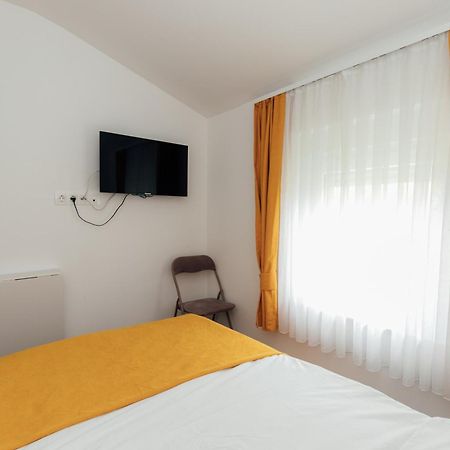 Restoran I Sobe Savic Bed & Breakfast Krnjak Екстериор снимка