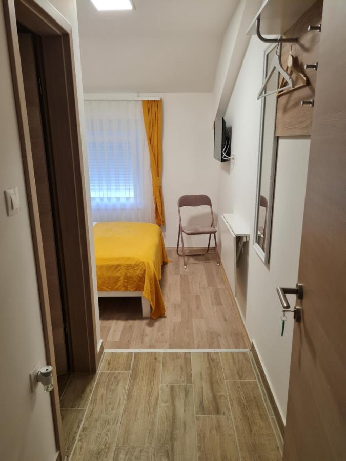 Restoran I Sobe Savic Bed & Breakfast Krnjak Екстериор снимка