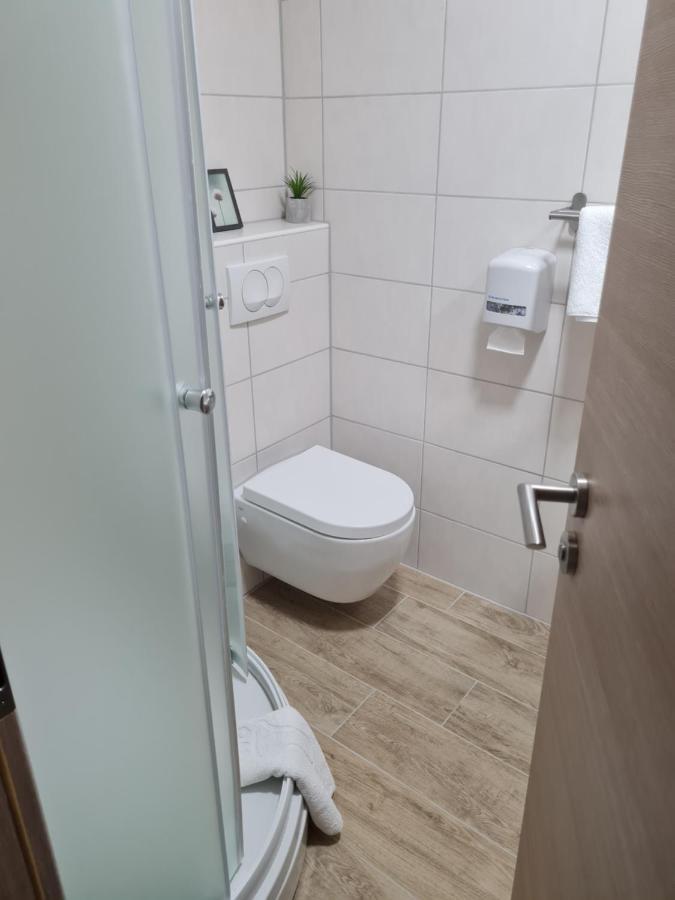 Restoran I Sobe Savic Bed & Breakfast Krnjak Екстериор снимка