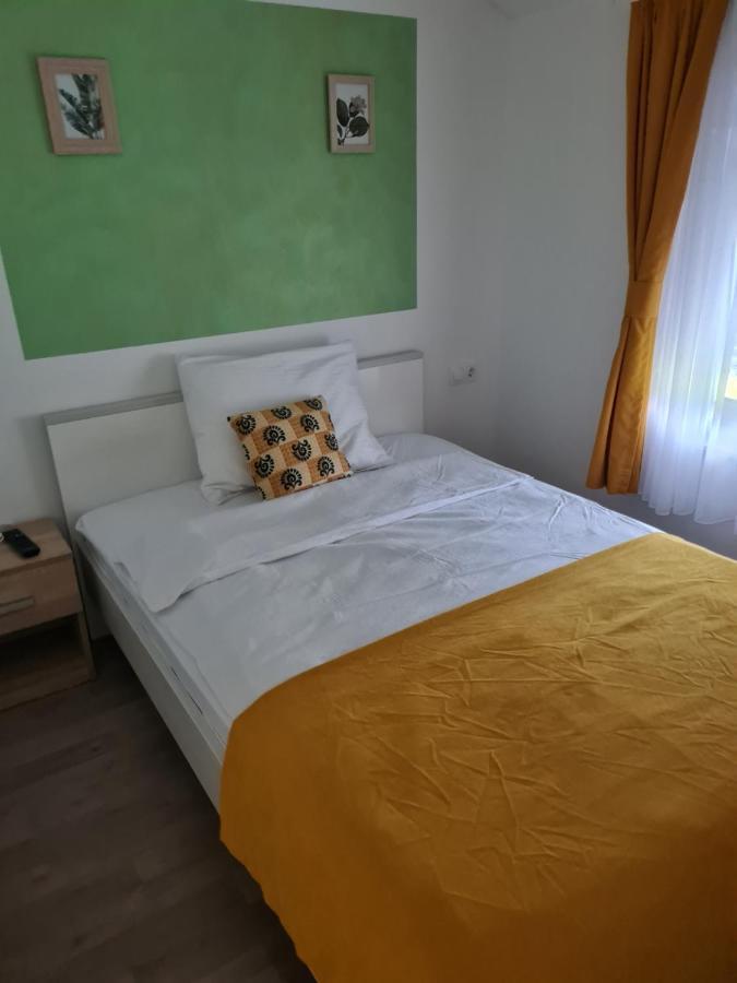 Restoran I Sobe Savic Bed & Breakfast Krnjak Екстериор снимка