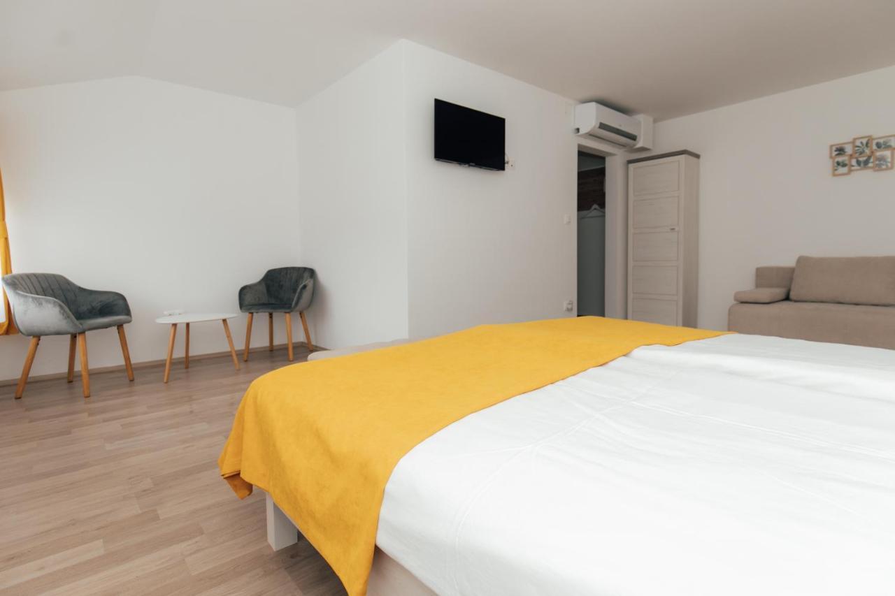 Restoran I Sobe Savic Bed & Breakfast Krnjak Екстериор снимка