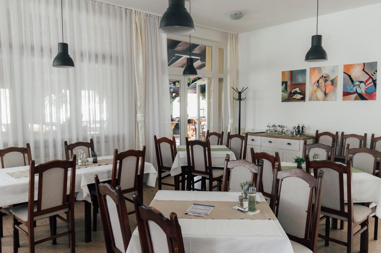 Restoran I Sobe Savic Bed & Breakfast Krnjak Екстериор снимка