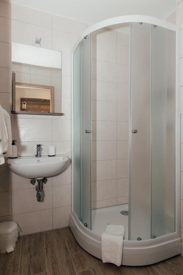 Restoran I Sobe Savic Bed & Breakfast Krnjak Екстериор снимка