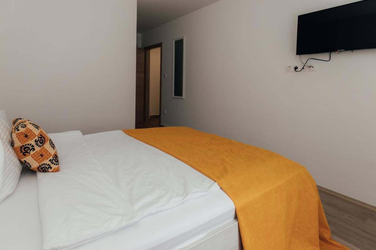 Restoran I Sobe Savic Bed & Breakfast Krnjak Екстериор снимка