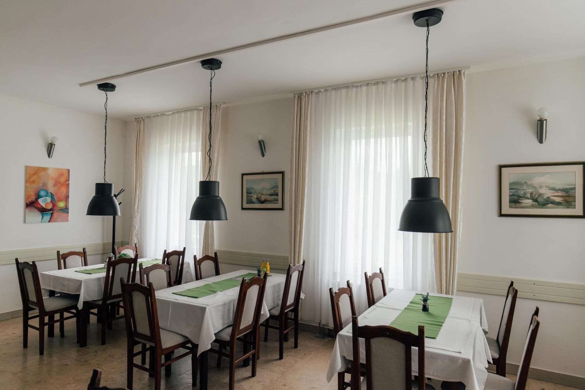 Restoran I Sobe Savic Bed & Breakfast Krnjak Екстериор снимка